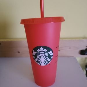 Tomato to aubergine color changing cup